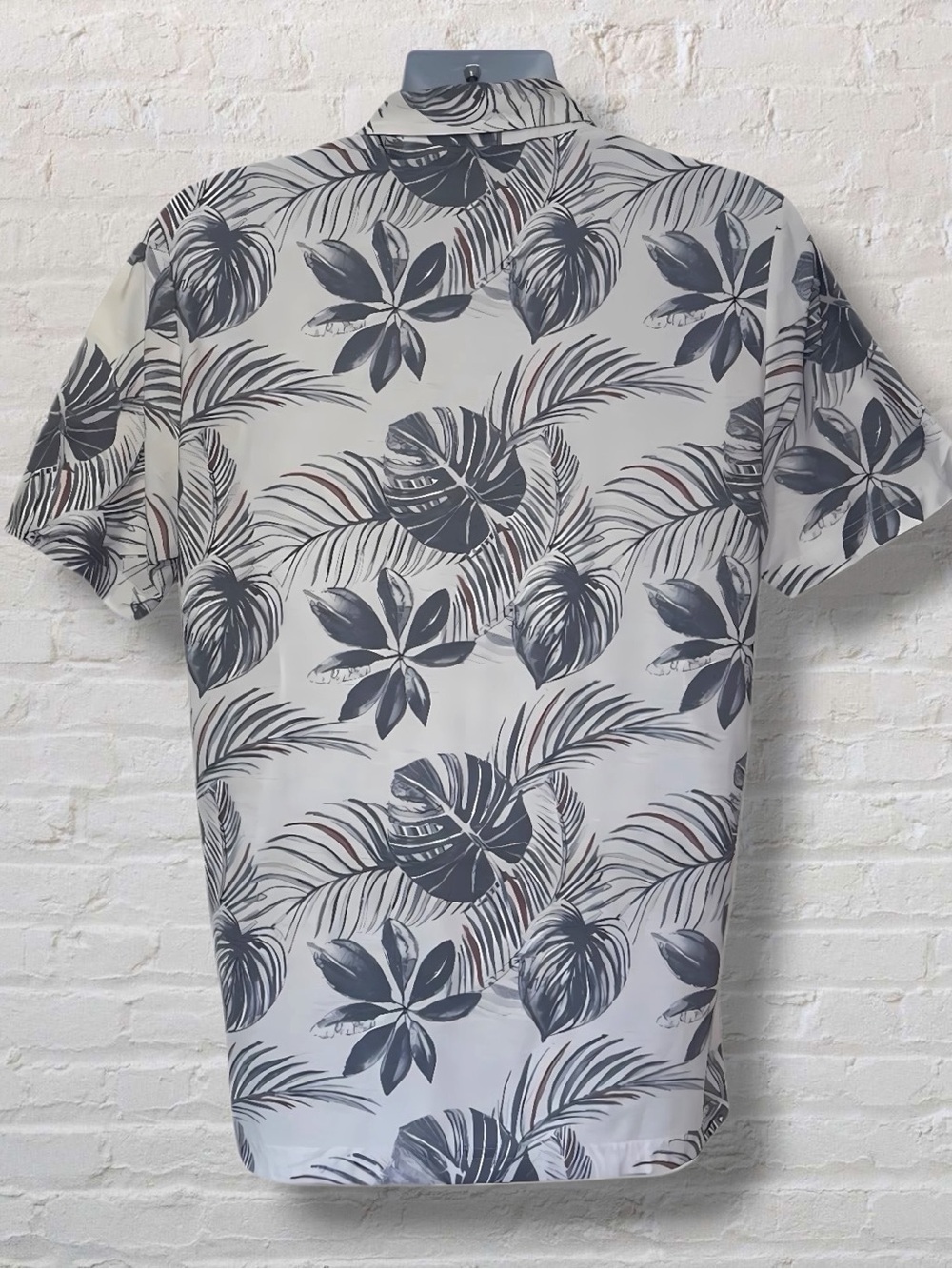 TravisMathew Men’s Golf Shirt Medium – Tropical Floral Print Performance Polo - Picture 7 of 11